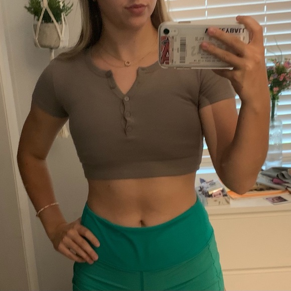 Aritzia Sunday Best crop tshirt w/ 1/4 buttons - Picture 2 of 2